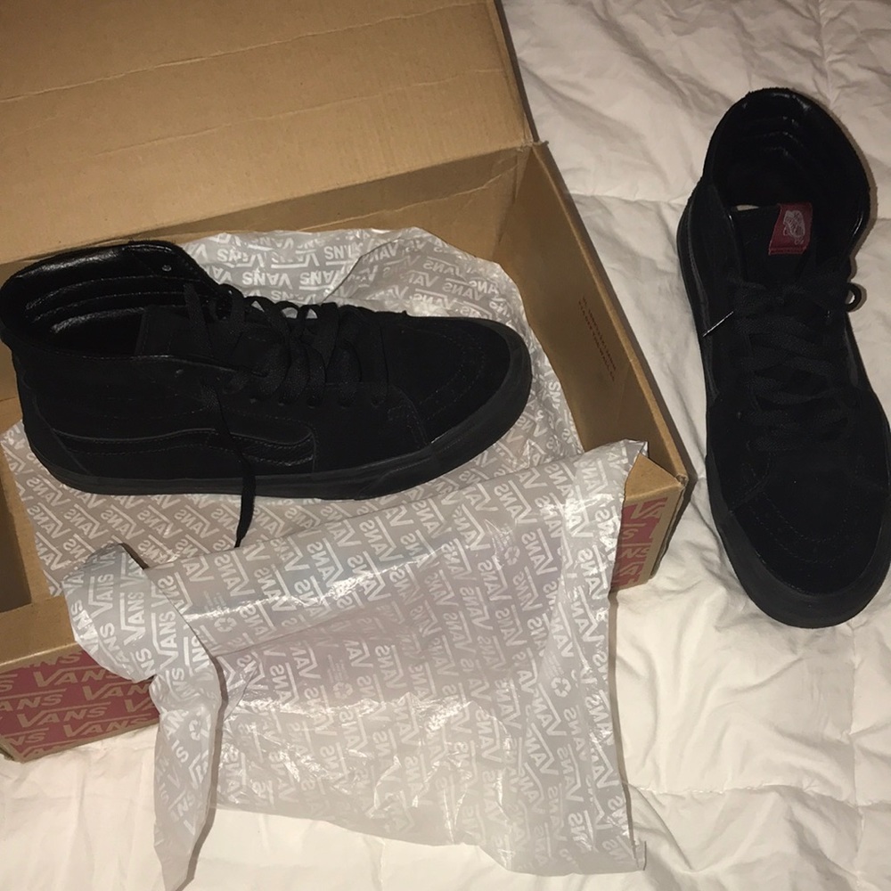 Vans - Picture 2 of 2